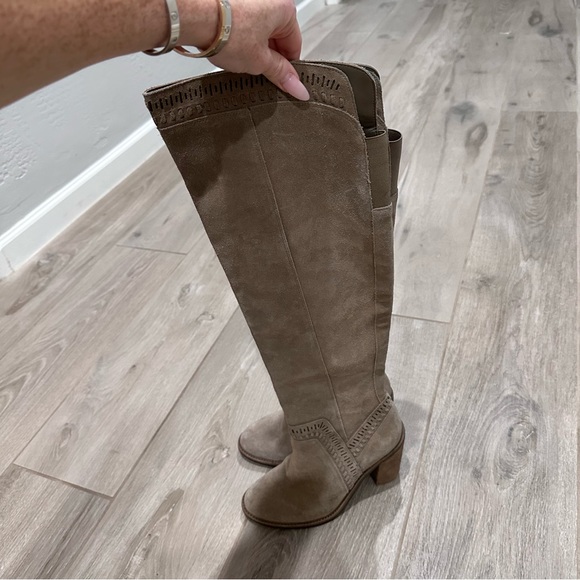 *HOST PICK*💝💝Vince Camuto Taupe Boot - Picture 9 of 9